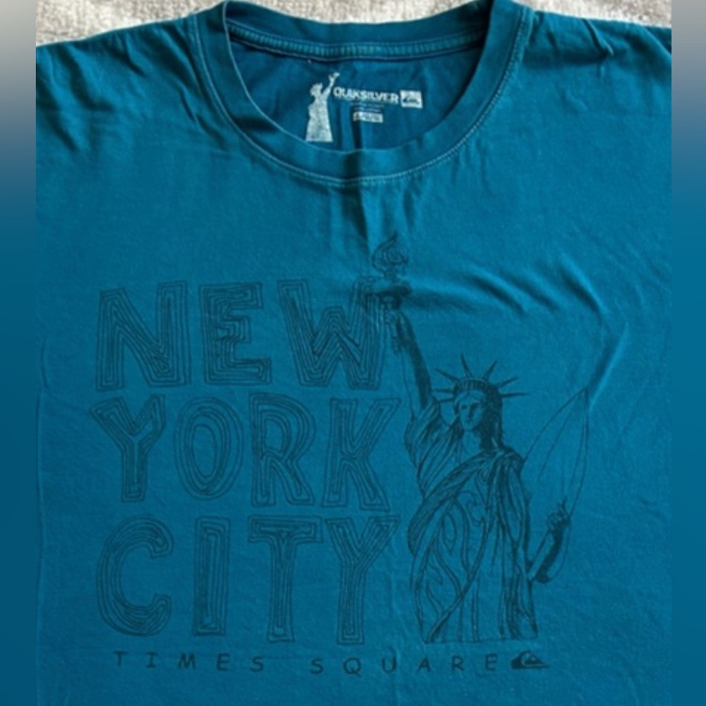 Quicksilver New York City Tshirt. Size Large. Blue. NewYorkCity-StatueofLiberty